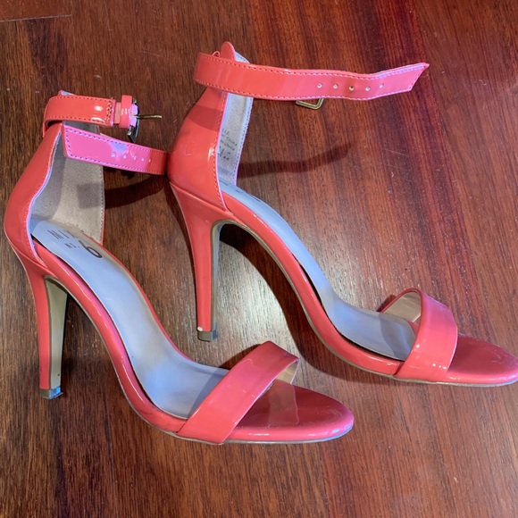 Pink heels - Picture 1 of 3